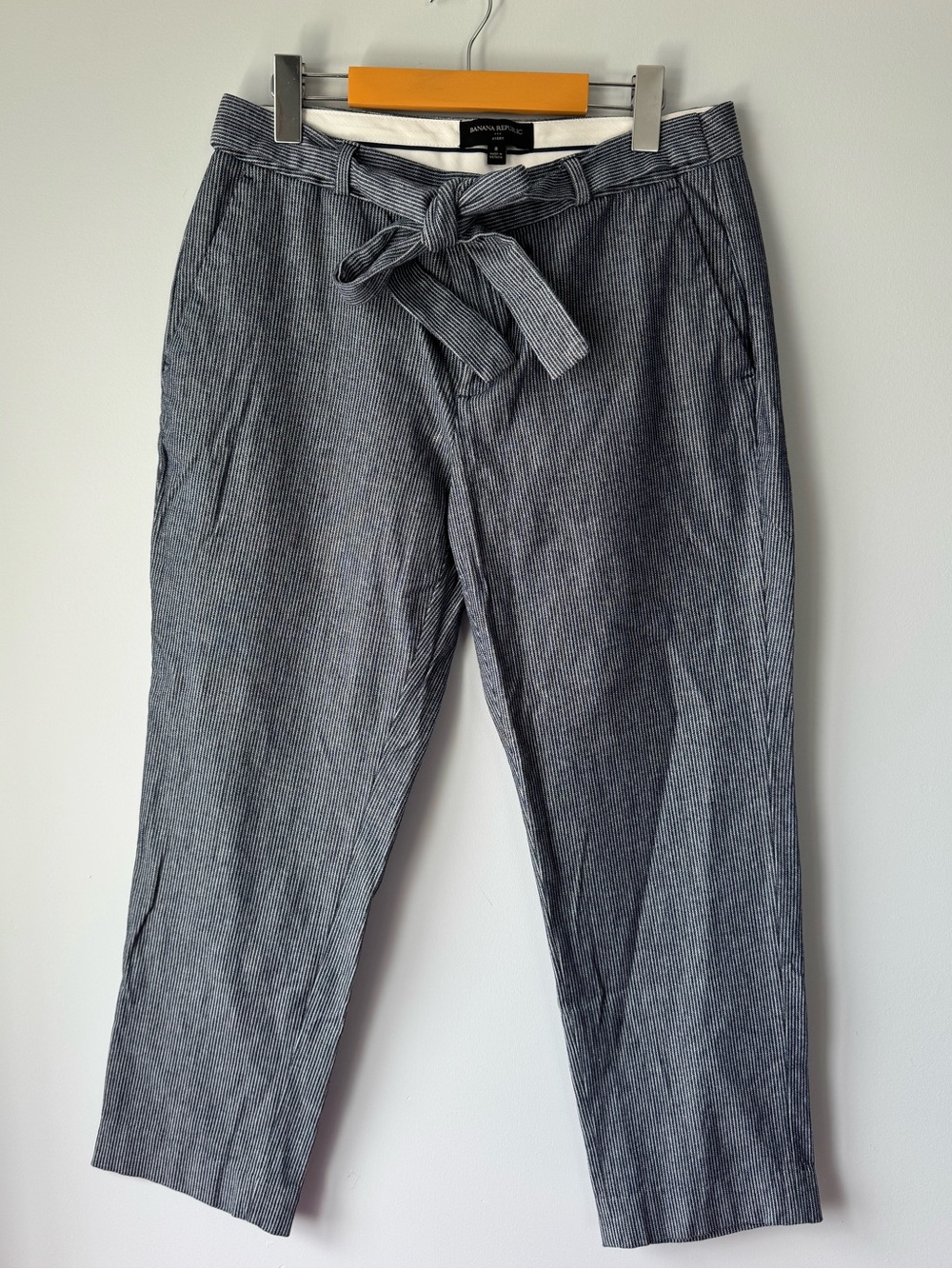 (8) Women’s banana republic Gray Pinstripe Tie-Belt Pants